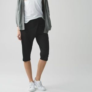Lululemon Retreat Yogi Crop and FREE TOTE